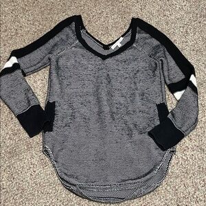 Victoria’s secret black and Gray V-Neck long body pocketed Sweater